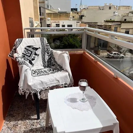 2 Bedroom Birzebbugia Apartment *